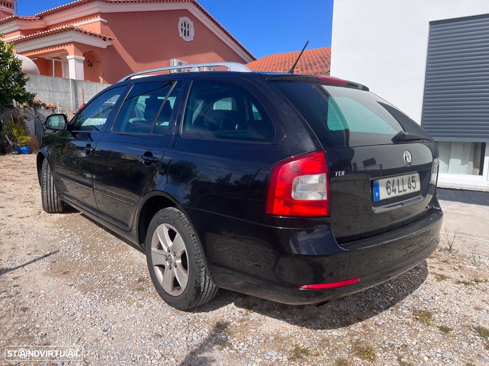 Skoda Octavia Break 2011 photo 2