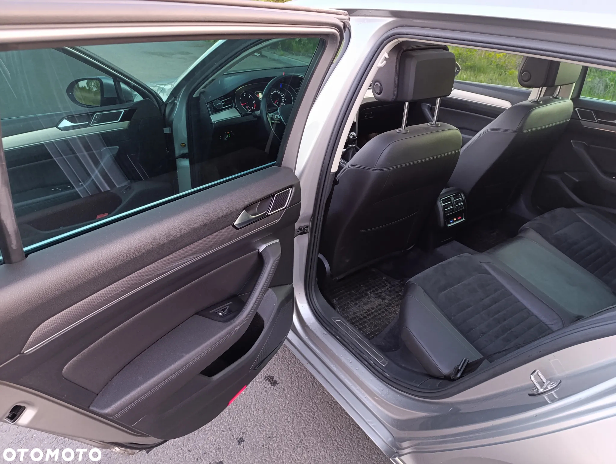 Volkswagen Passat 2.0 TDI BMT Highline - 25