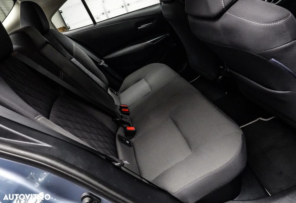 Toyota Corolla Sedan 1.8 HSD Dynamic - 16