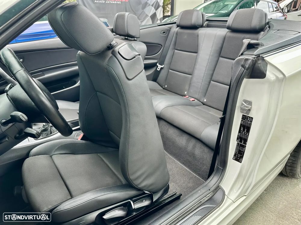 BMW 118 d Cabrio Limited Edition Lifestyle c/ M Sport Pack - 14