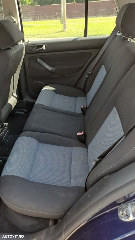 Volkswagen Golf - 6