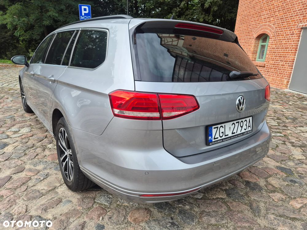 Volkswagen Passat Variant 2.0 TDI (BlueMotion Technology) Comfortline - 4