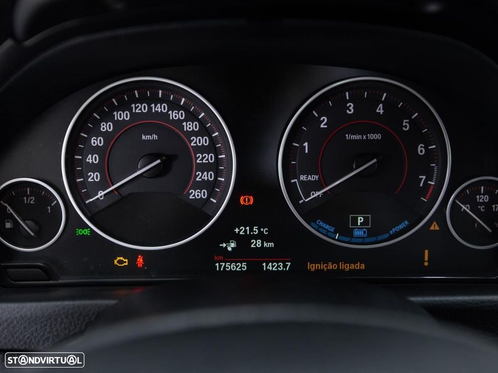 BMW 330 e iPerformance — fotografia 22