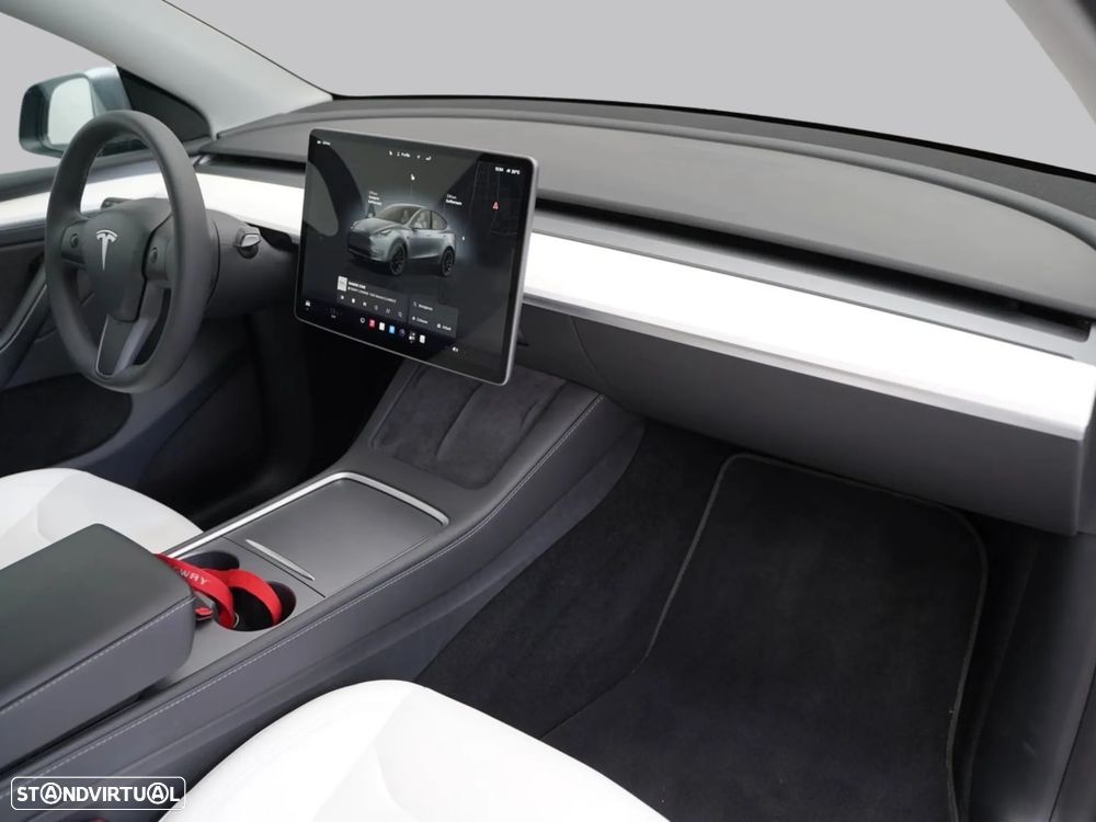 Tesla Model Y Performance Dual Motor AWD - 4