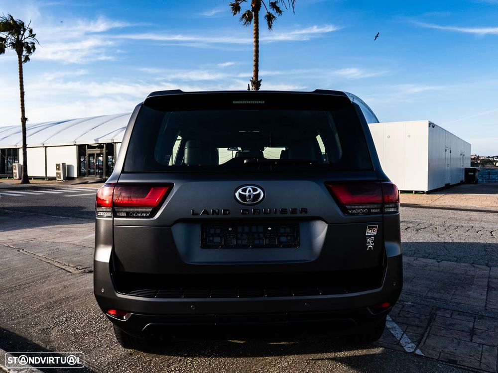 Toyota Land Cruiser - 24