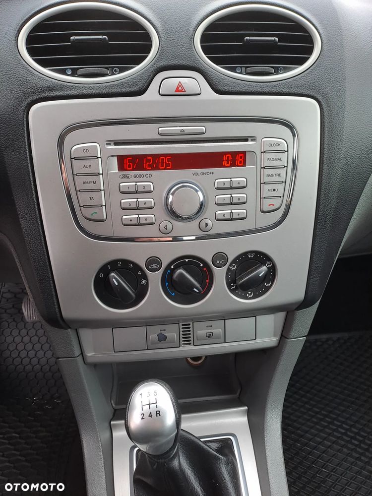 Ford Focus 1.4 16V Style+ - 9