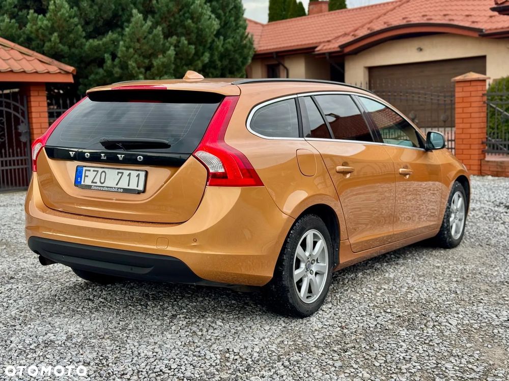 Volvo V60 D3 Geartronic Summum - 9