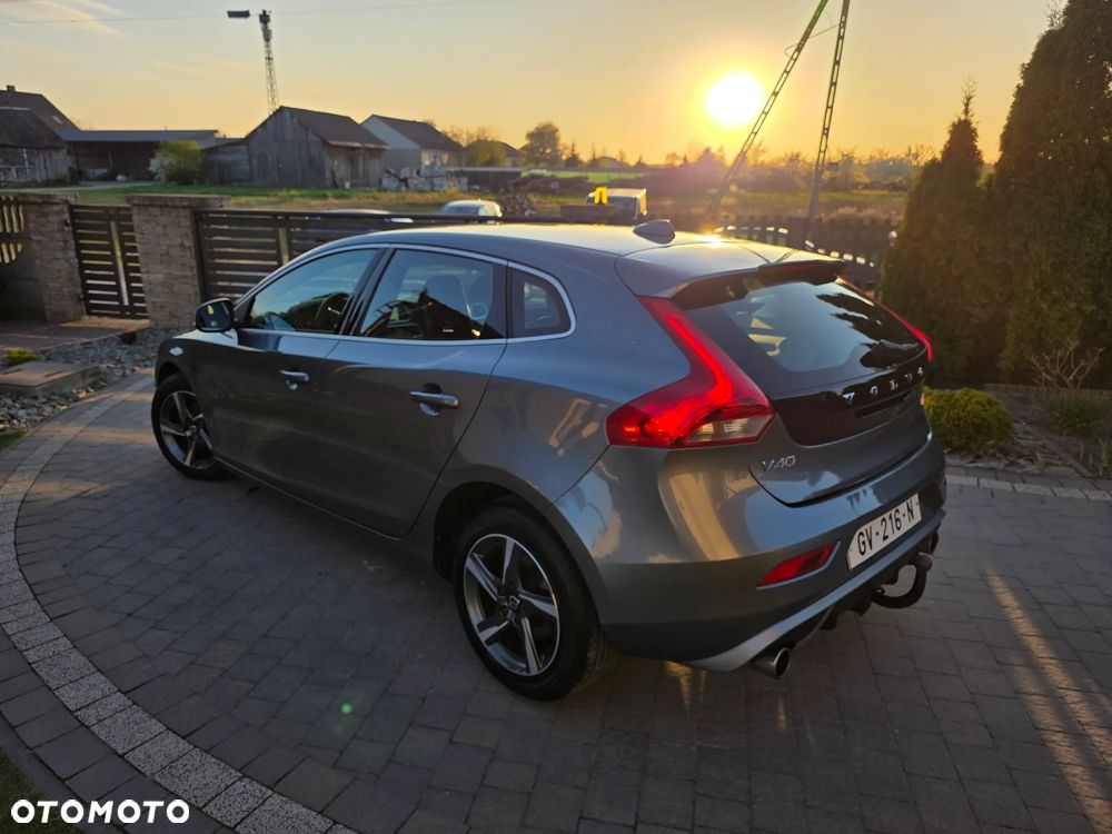Volvo V40 D2 Drive-E R-Design Momentum - 4