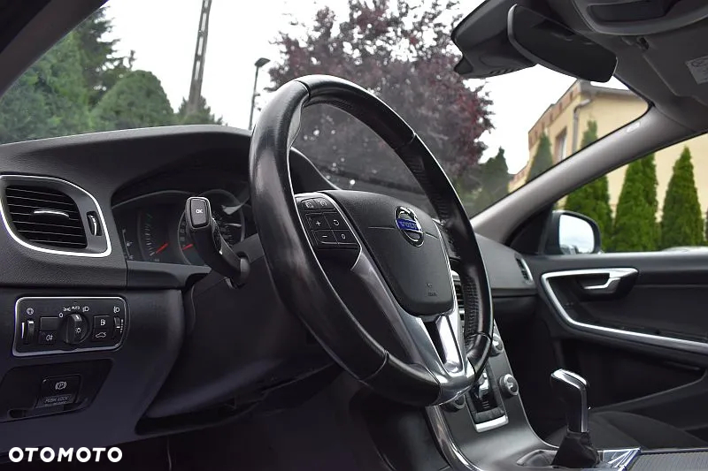 Volvo V60 D4 Momentum - 11