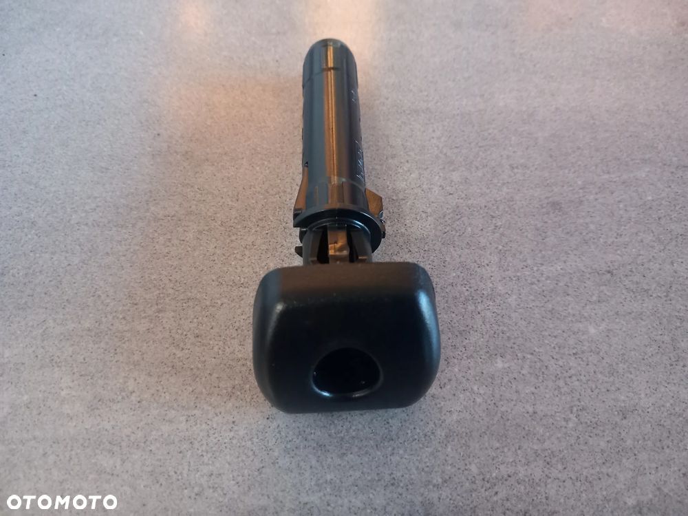 Tuleja prowadnica zagłówka fotela plastik Ford 2398538 - 4