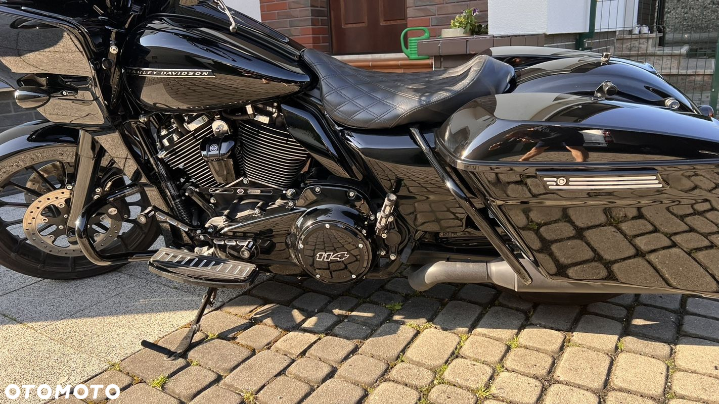 Harley-Davidson Touring Road Glide - 11