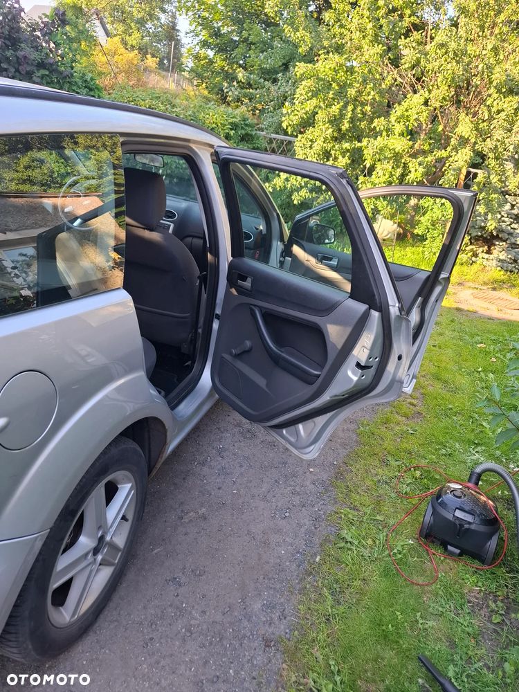 Ford Focus 1.6 Ambiente - 12
