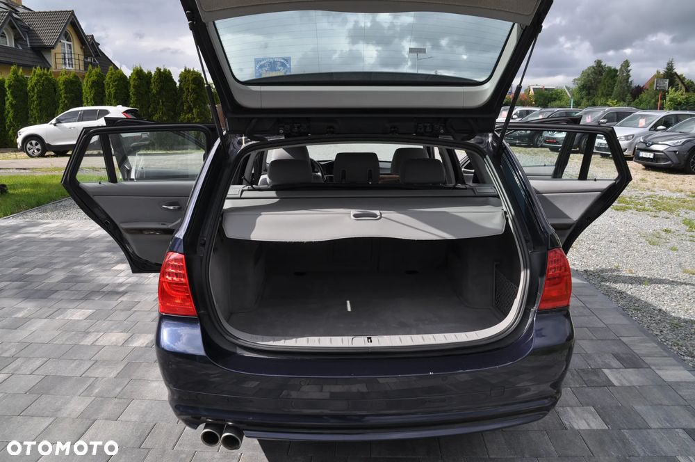 BMW Seria 3 330d xDrive DPF Edition Sport - 17