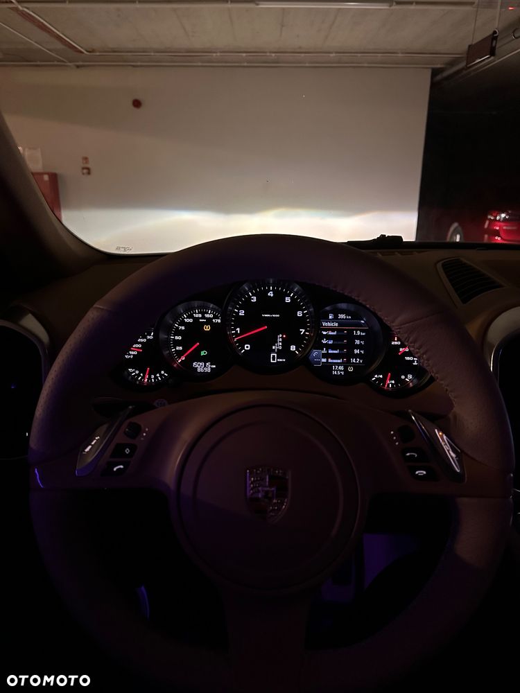 Porsche Cayenne Platinum Edition - 24
