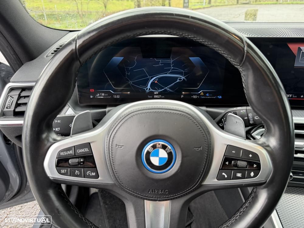 BMW 330 e Pack 50 anos M Auto - 23