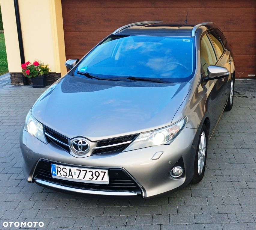 Toyota Auris 2.0 D-4D Life Plus - 2