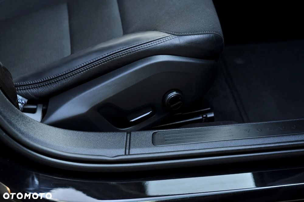 Volvo V60 D3 Momentum Pro - 20