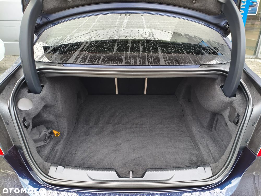 Jaguar XE 2.0 T Prestige - 30