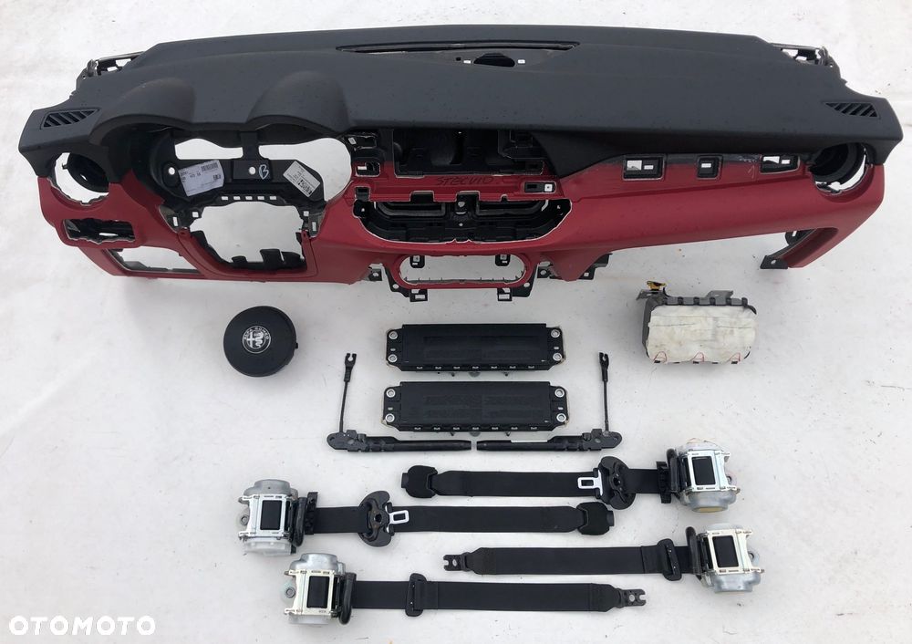 ALFA ROMEO STELVIO DESKA KONSOLA KOKPIT PULPIT PÓŁKA PARAPET PODUSZKI PODUSZKA AIRBAG KOLAN FOTELA KURTYNA KURTYNY PASY PAS USA KANADA naprawa - 1