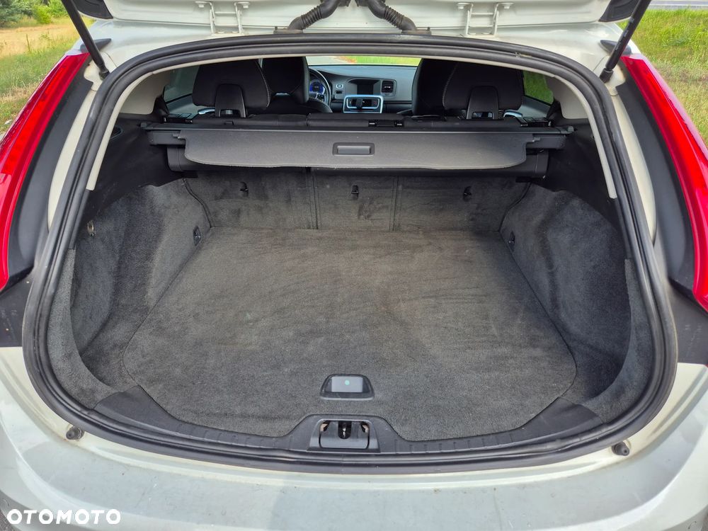 Volvo V60 D3 R-Design - 28