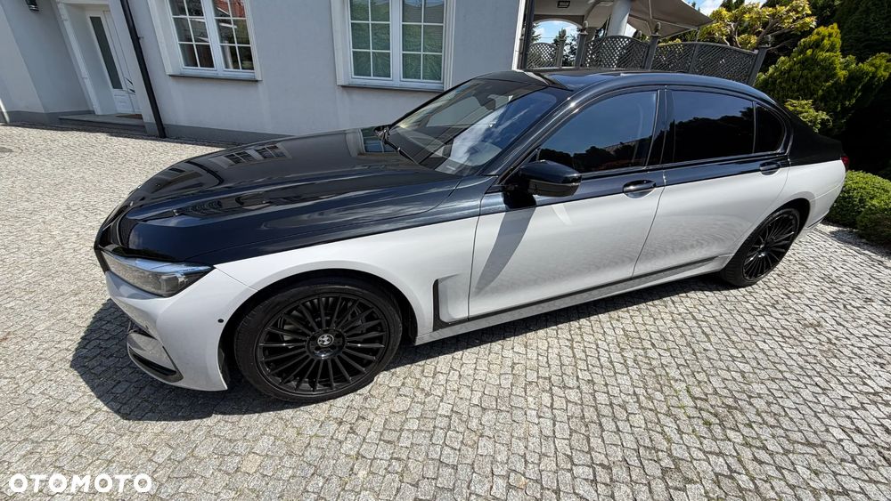 BMW Seria 7 730Ld xDrive mHEV - 12