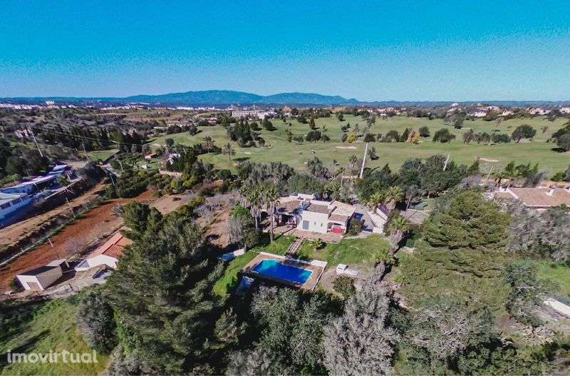 Vivenda V3 com piscina e terreno com 21.500 m2 - Grande imagem: 3/3