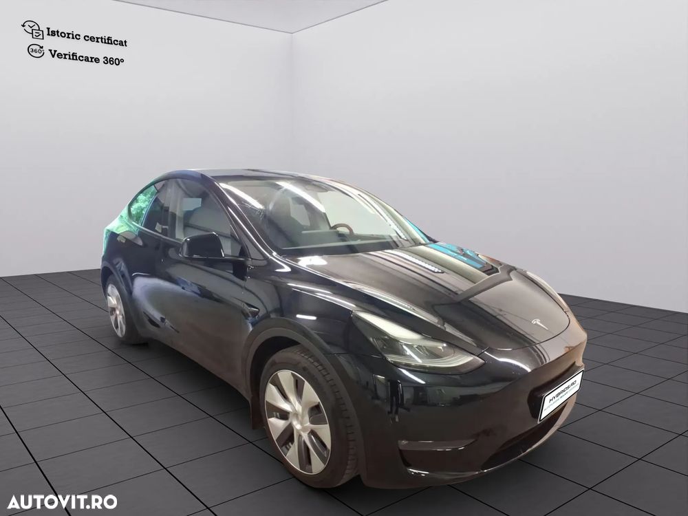 Tesla Model Y - 2