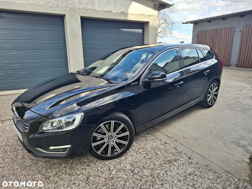 Volvo V60 D6 AWD Plug-in Hybrid R-Design Summum - 10