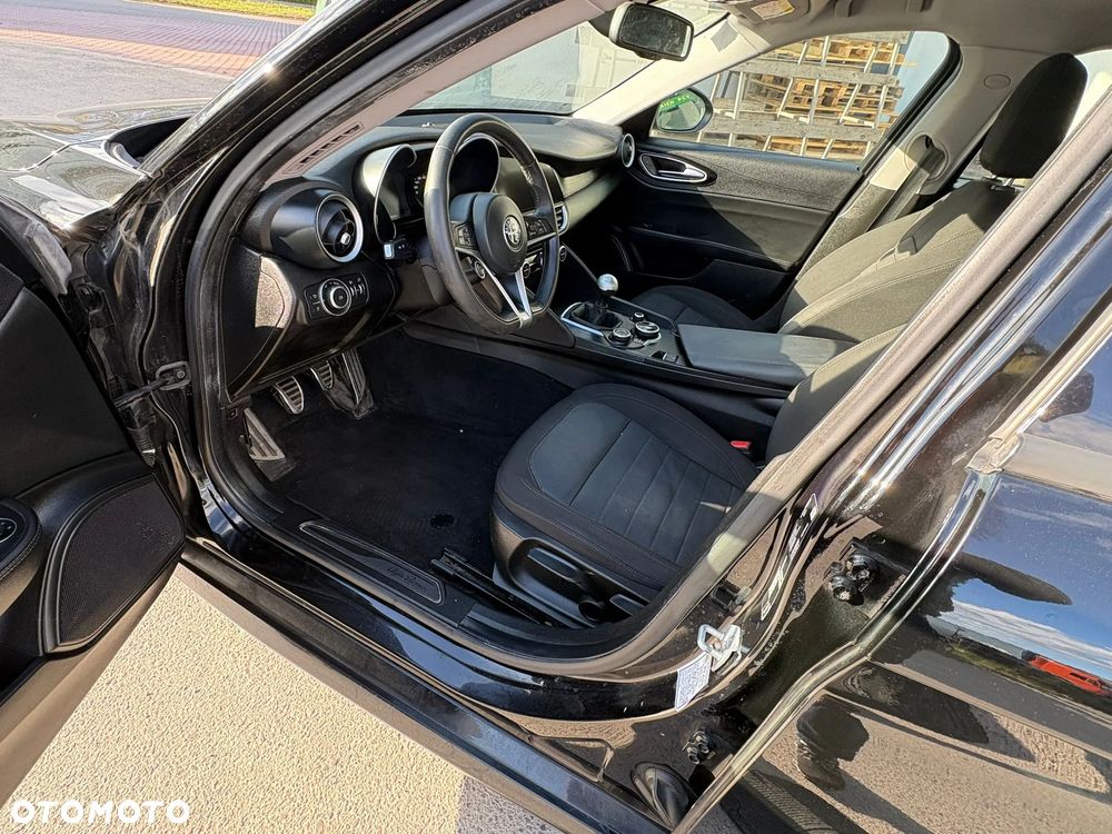 Alfa Romeo Giulia 2.2 D Turbo - 8