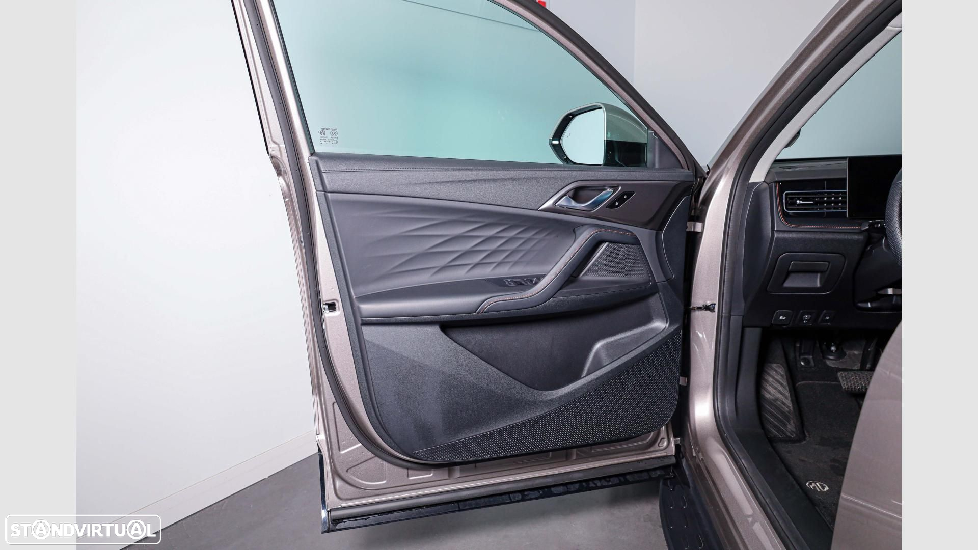 MG EHS 1.5 T-GDI Plug-in Hybrid Luxury - 7