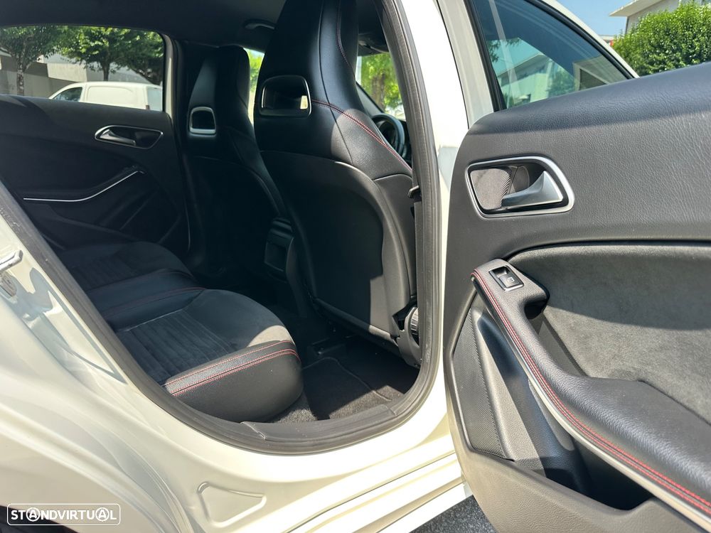 Mercedes-Benz A 180 d AMG Line - 33