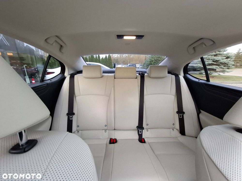 Lexus ES 300h Business Edition - 30