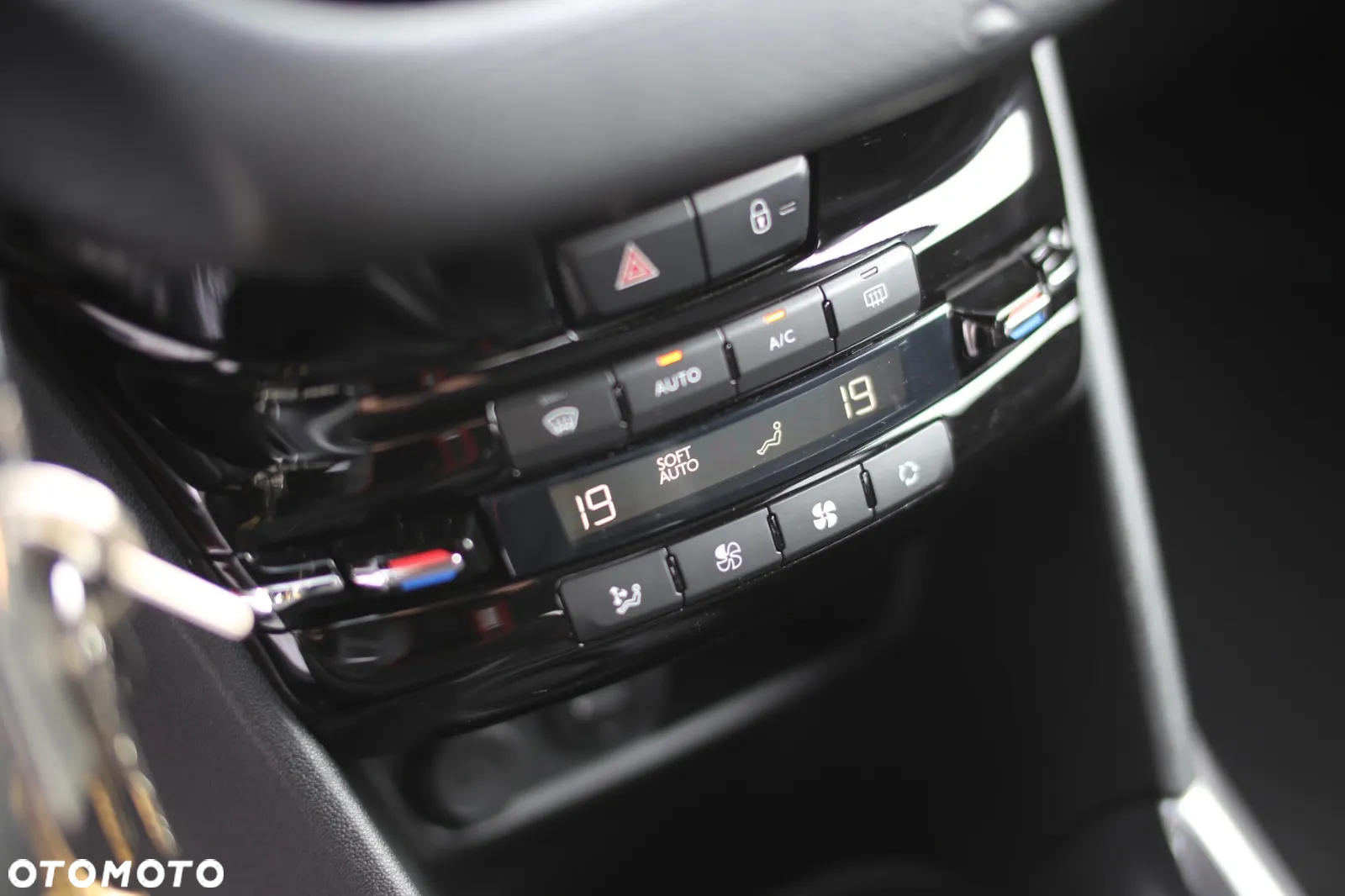 Peugeot 2008 - 9