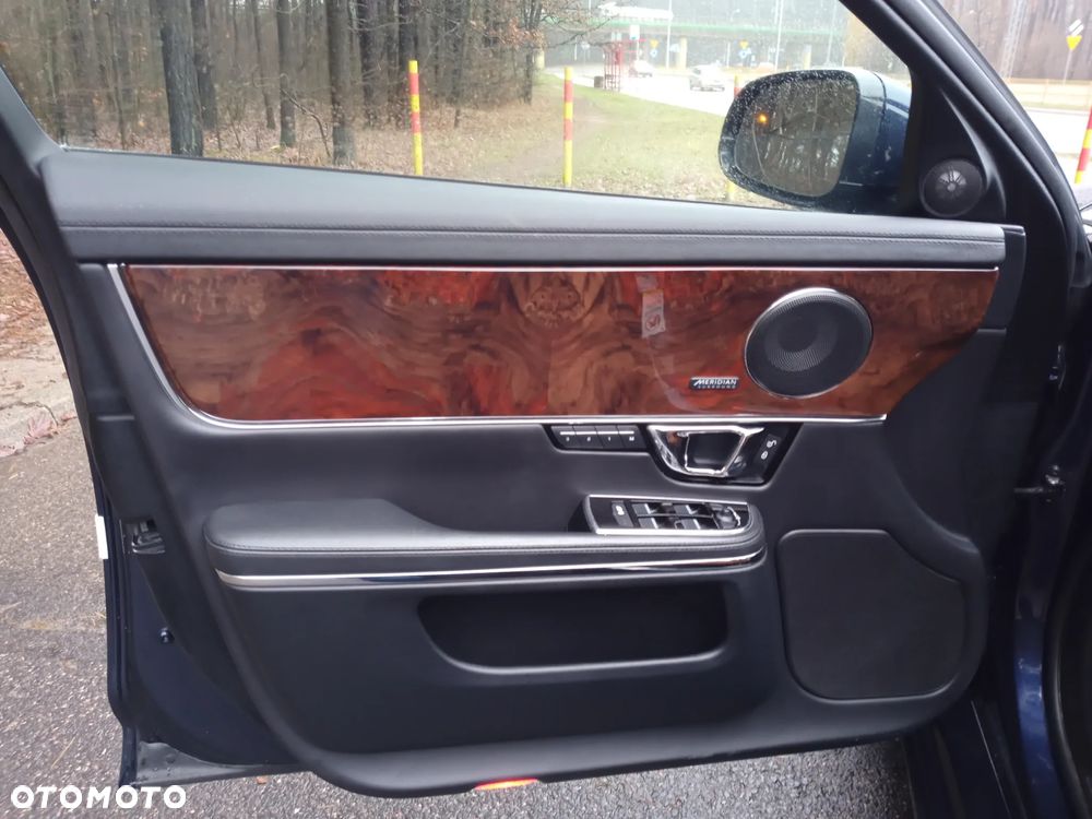 Jaguar XJ 3.0 T AWD R-Sport - 8