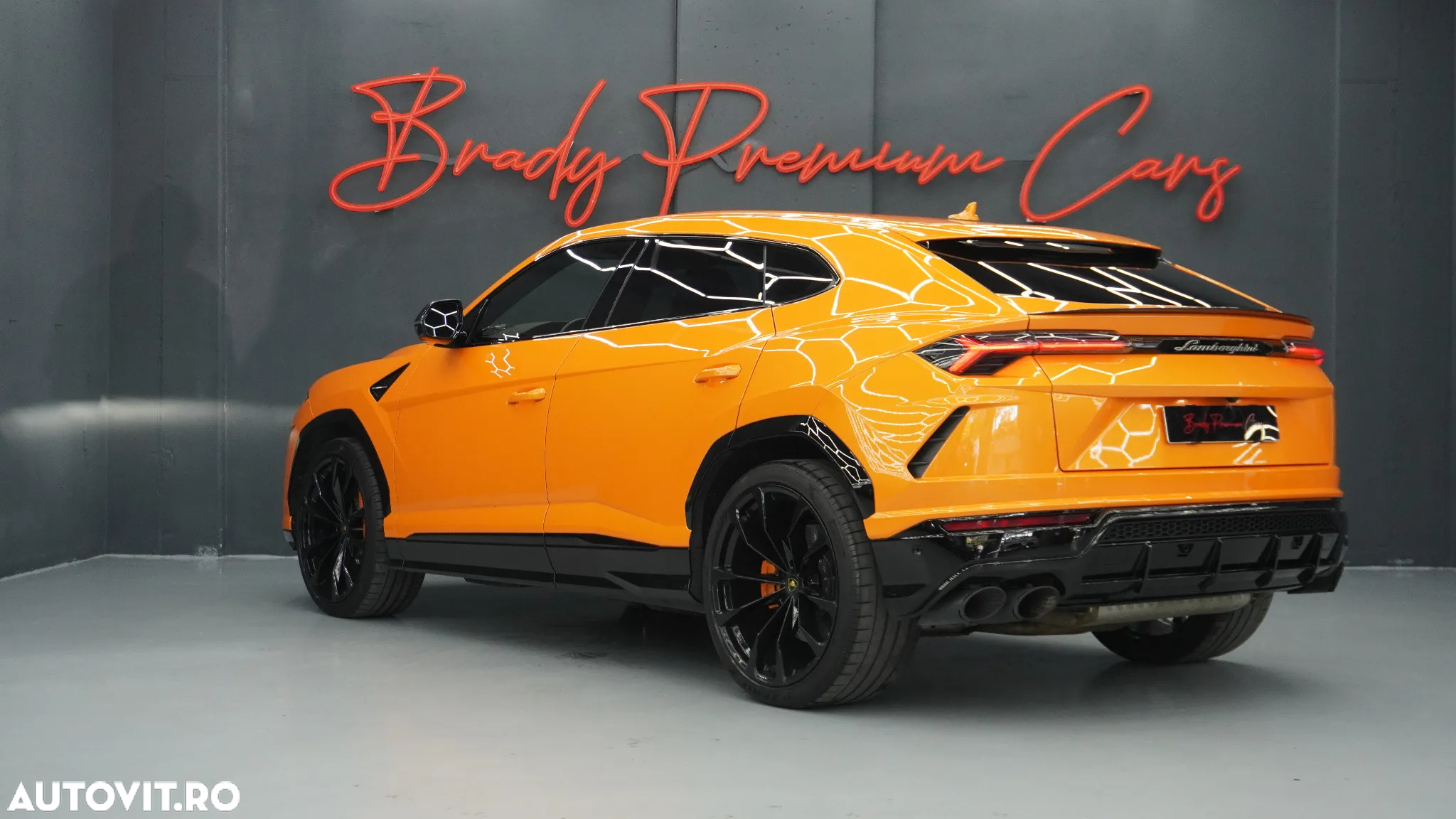 Lamborghini URUS Standard - 3