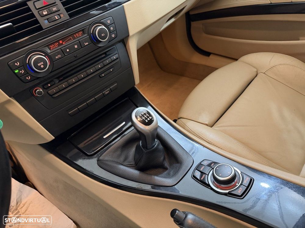 BMW 320 d Line Sport - 13