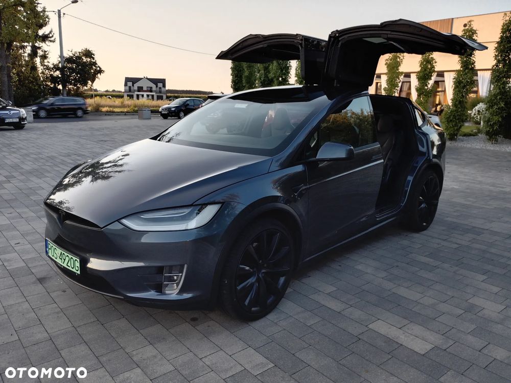 Tesla Model X - 9