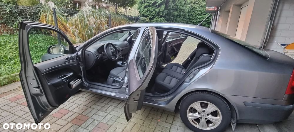 Skoda Octavia 1.6 Tour - 5