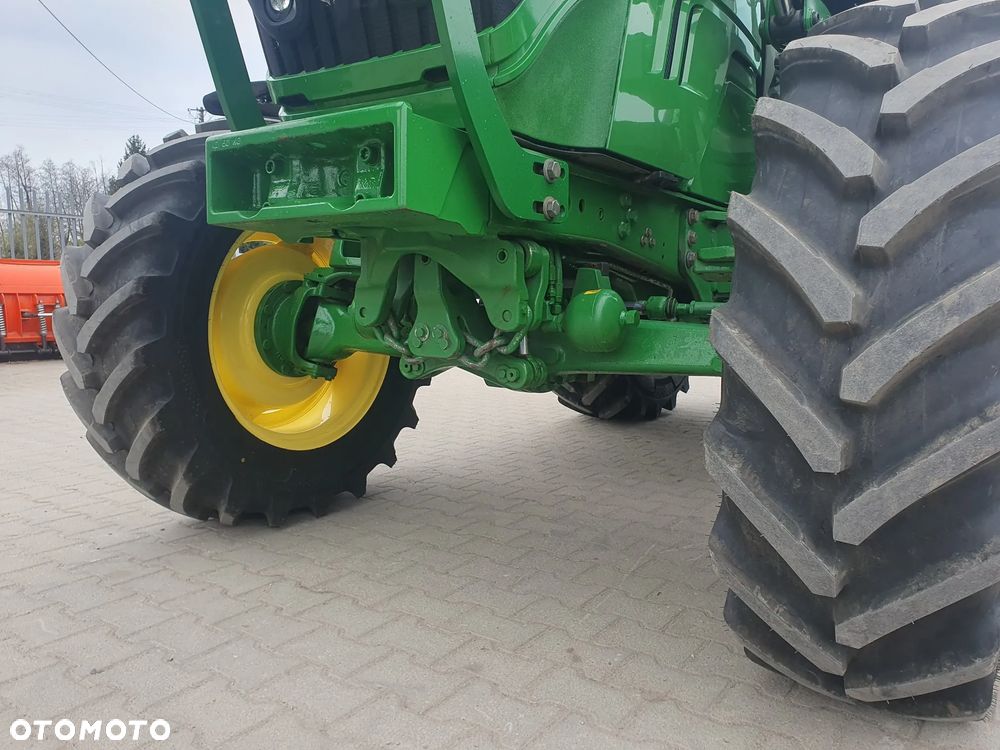 John Deere 6115M - 8