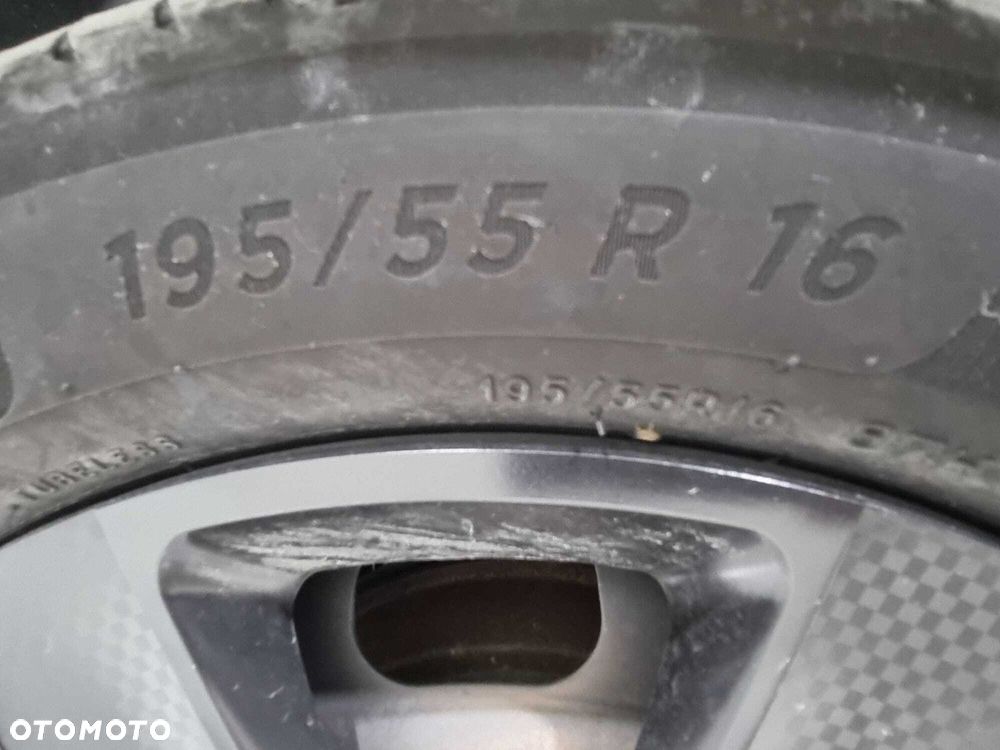 Peugeot 208 - 30