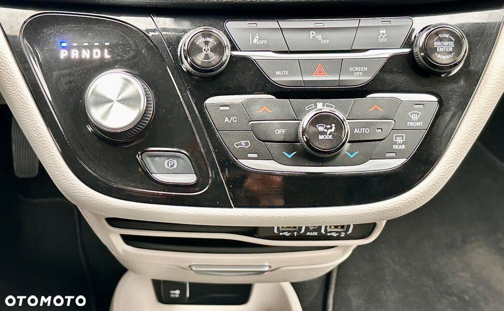 Chrysler Pacifica - 26