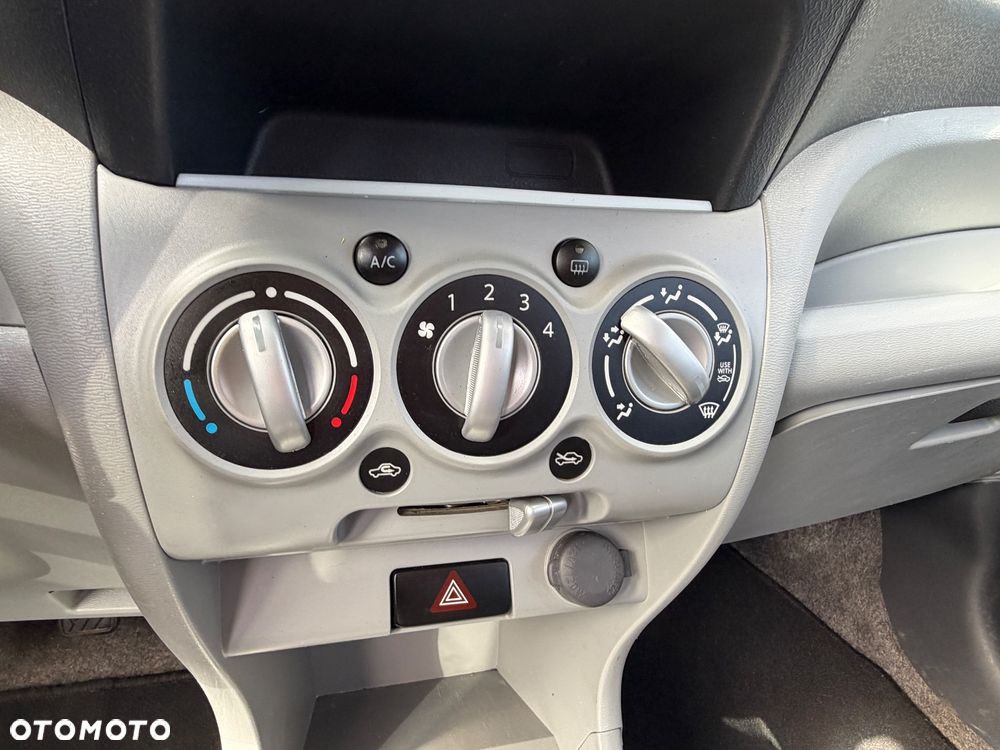 Nissan Pixo 1.0 more - 17