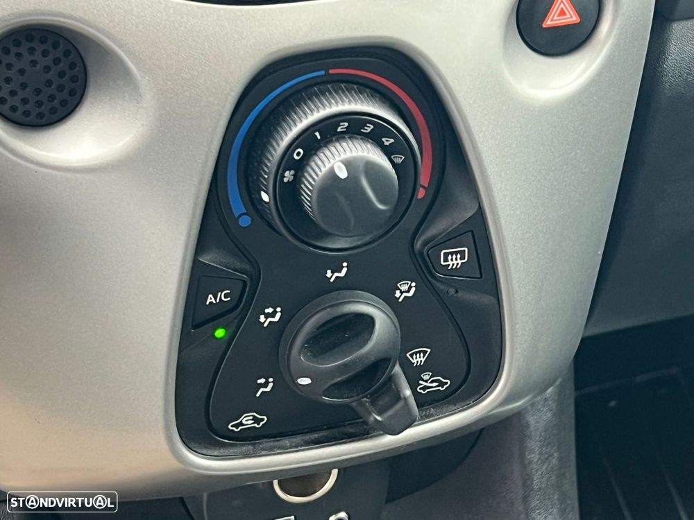 Toyota Aygo 1.0 X-Play+AC+X-Touch - 10