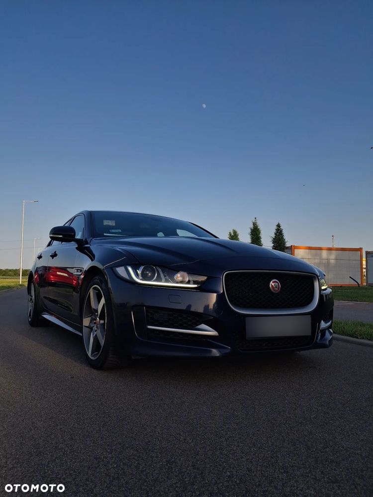 Jaguar XE 2.0 T R-Sport - 3