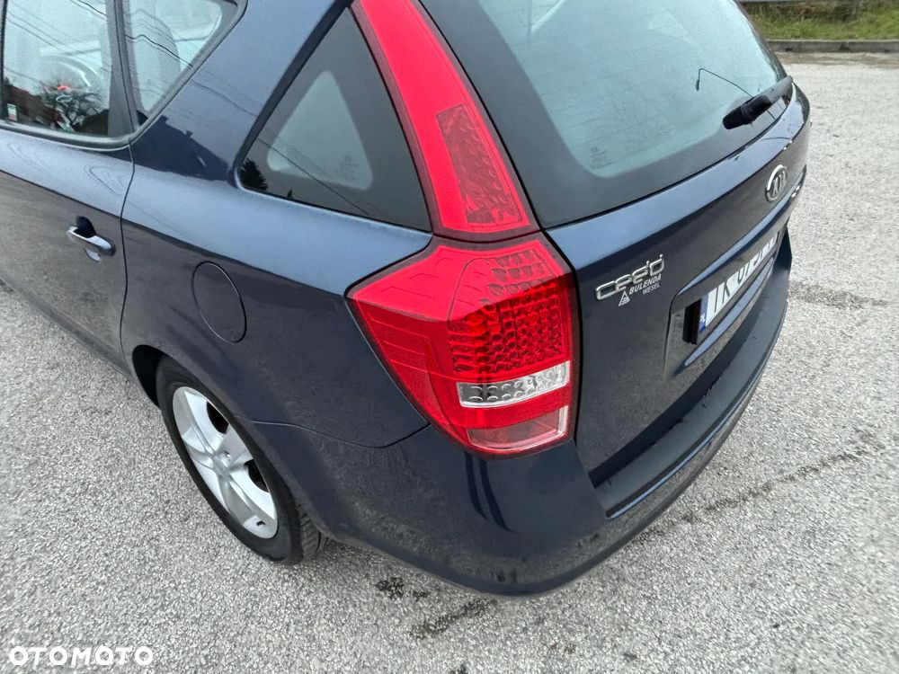 Kia Ceed 1.6 CRDi 90 Spirit - 32