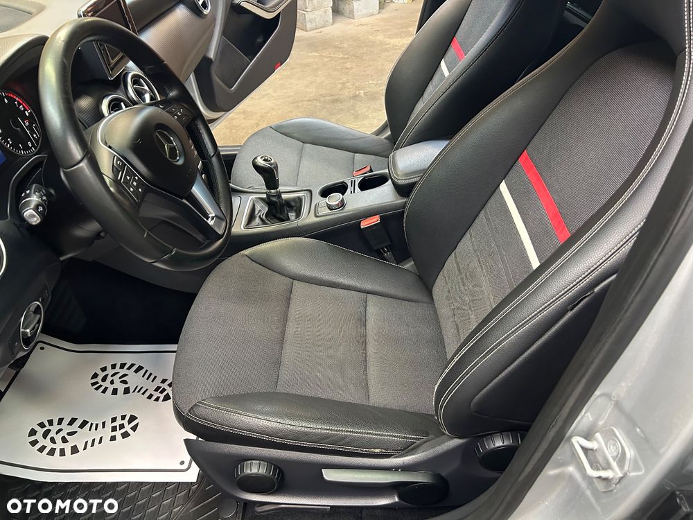 Mercedes-Benz Klasa A 180 (BlueEFFICIENCY) Urban - 15