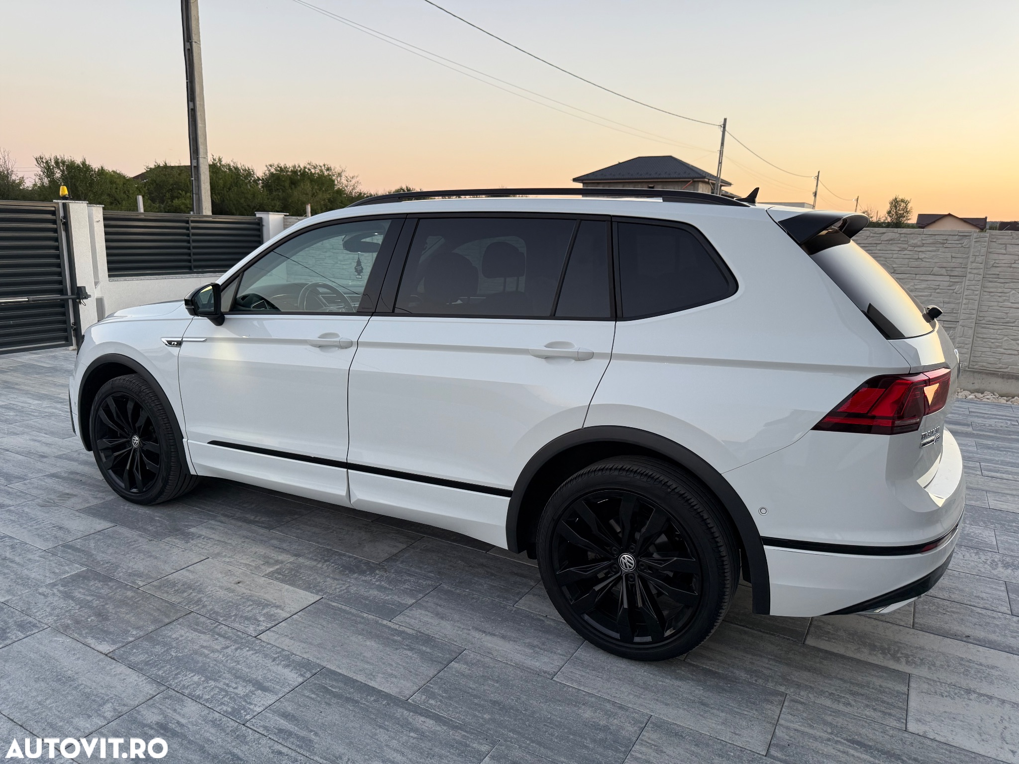 Volkswagen Tiguan Allspace 2.0 TDI 4Mot DSG R-Line - 3