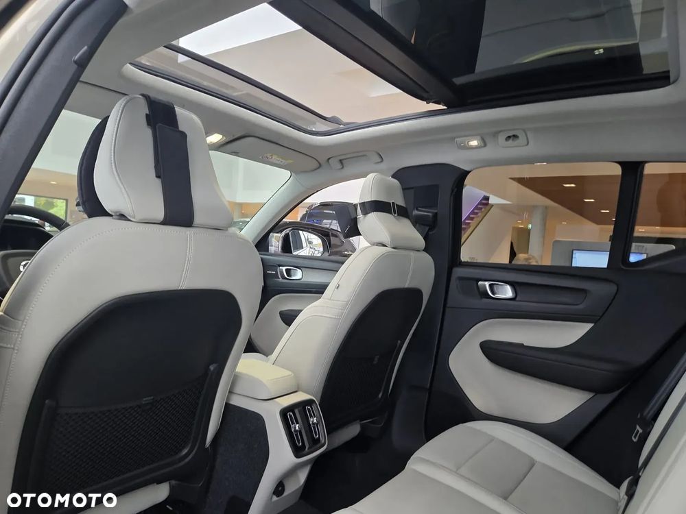 Volvo XC 40 B4 Plus Black Edition - 10