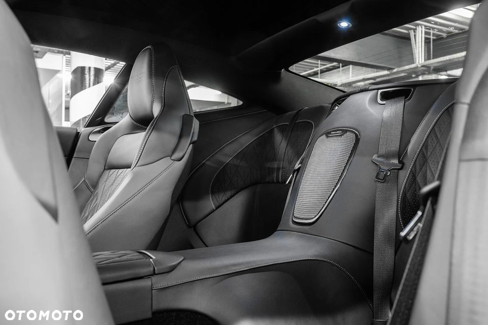 Aston Martin DB12 - 13