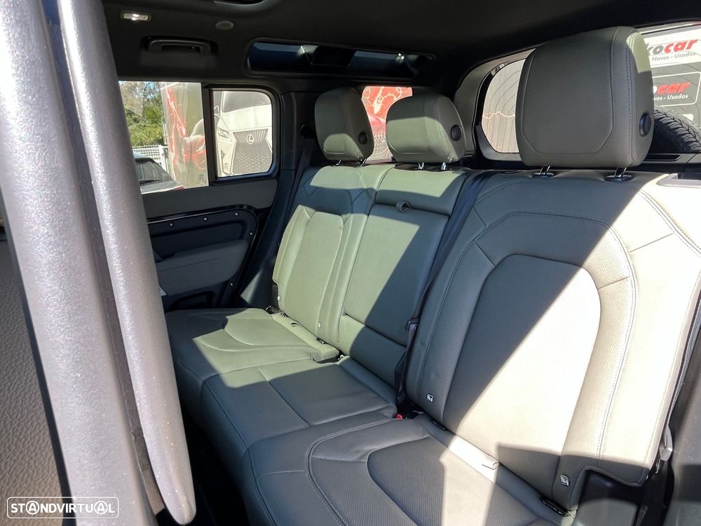 Land Rover Defender 2.0 P400e 110 AWD SE - 42